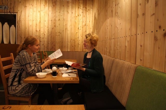 Taija Alfthan ja Ela Arasola valitsivat suosikkinsa SYÖ!-ravintoloiden listoilta.