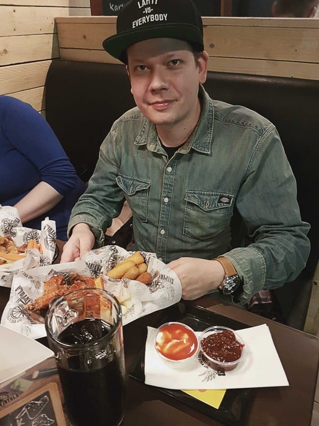 Siipiravintolan mätöt maistuvat myös lahtelaiselle räppärille Jussi Kuomalle.