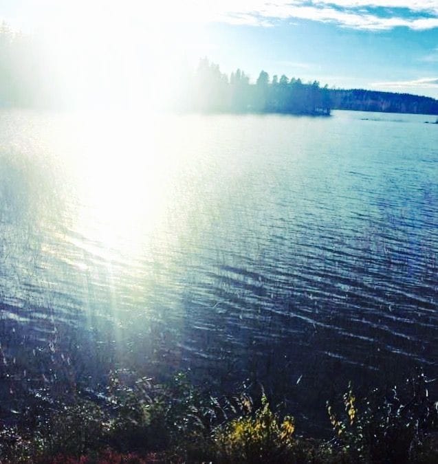 Kun katsoessani jotain kaunista, sisimpäni itkee, on aika pysähtyä tarkistamaan miksi sisimpäni suree.