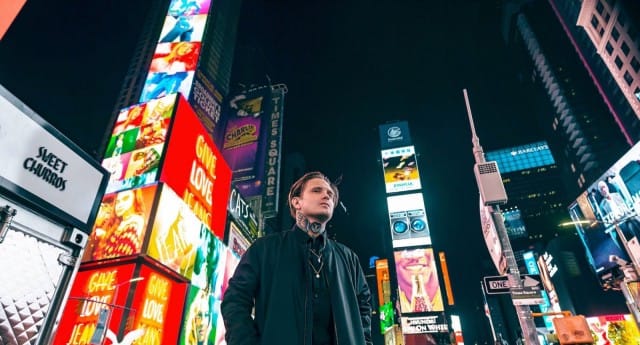 View on menossa maailmalle.