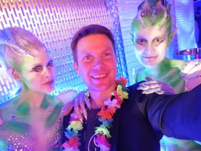 Avaruuskuningattariksi maskeeraamiseen oli mennyt 6 tuntia. Kuva Monipartystä.