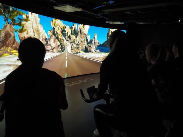 The Trip -spinningtunnilla pyöräillään 3D-maailmoissa.