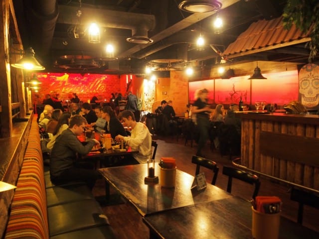 Amarillossa oli lauantaina täyttä, mutta tunnelmallista