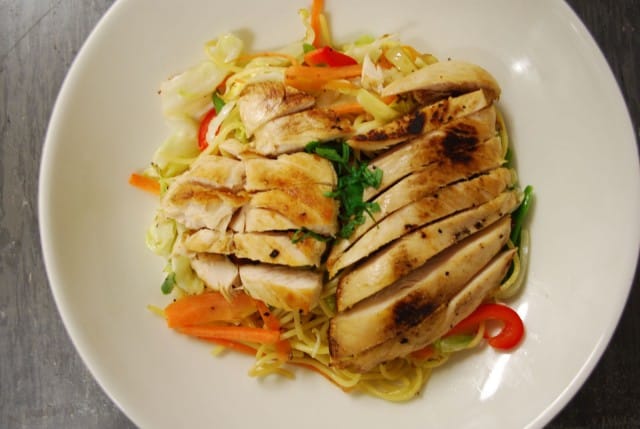 Kananuudelit eivät jätä nälkäisiksi.