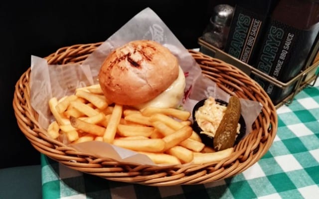 O'Learys – Boston Celtic BBQ Cheese Burger