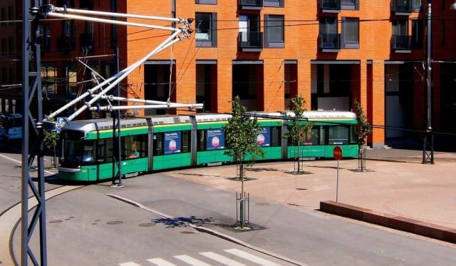 Raitiotieverkkoa käyttää päivittäin noin 200 000 matkustajaa.