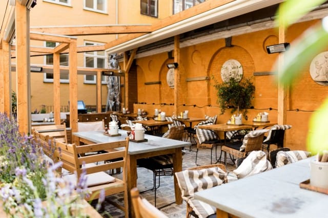 Restamaxilla on 11 Cock's & Cow- ja The Bird -konseptien ravintolaa Kööpenhaminassa Tanskassa.