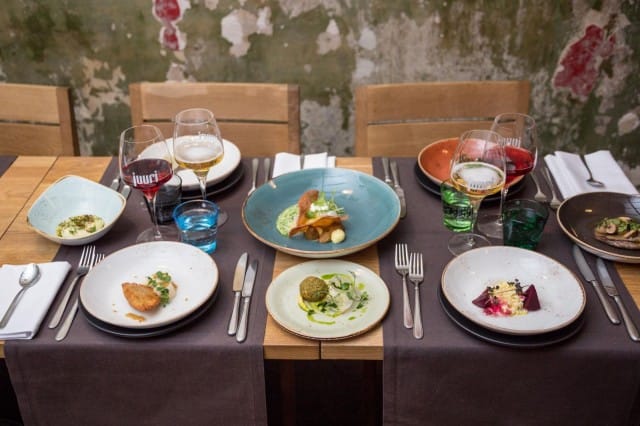 Ravintola Juuressa suositaan luomua ja lähiruokaa.