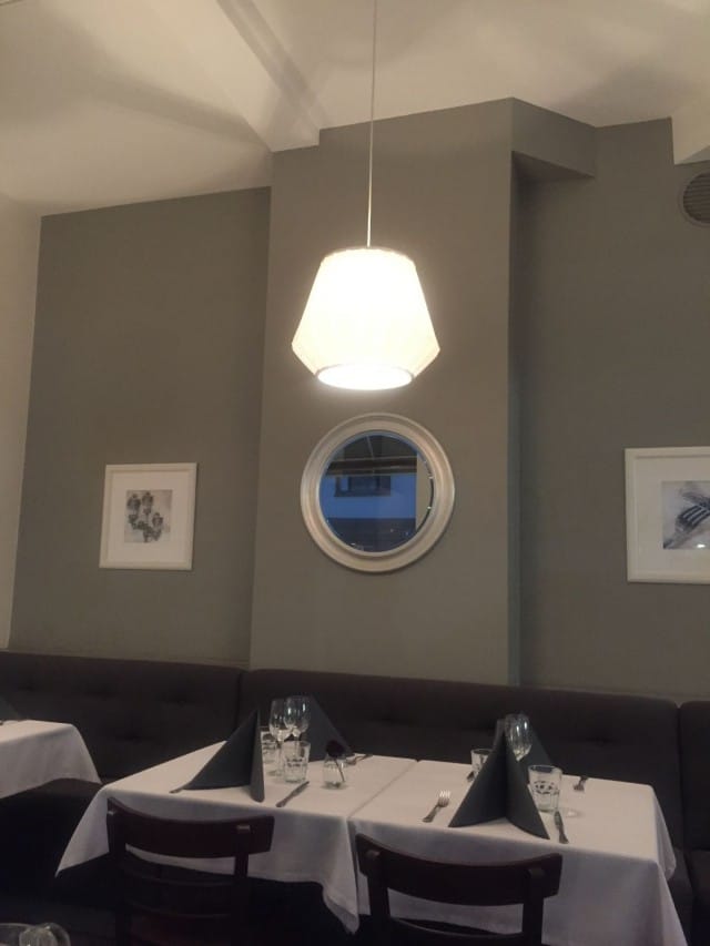 Franklyn raikasta ja modernia sisustusta.