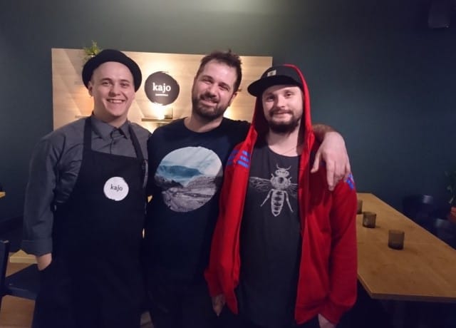 Kello on noin kaksi yöllä, väsyneet mutta onnelliset ravintoloitsijat jaksavat vielä hymyillä ja siihen löytyy aihetta!