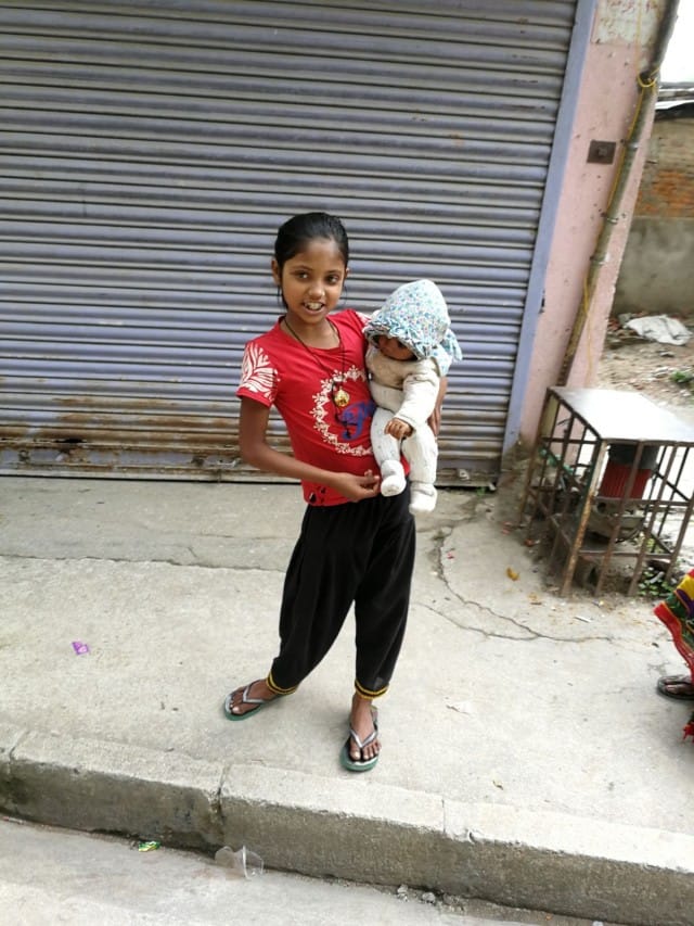 Kullankaivajalapsen pikkusiskot.