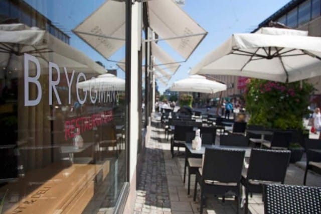 Bryggman'sin terassi kutsuu istahtamaan (Scandicin omista kuvista).