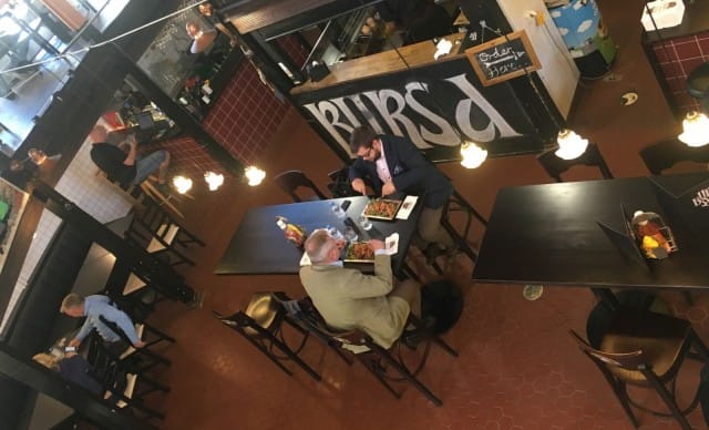 Bursa avattiin Roslundin paikalle Hietalahden halliin.