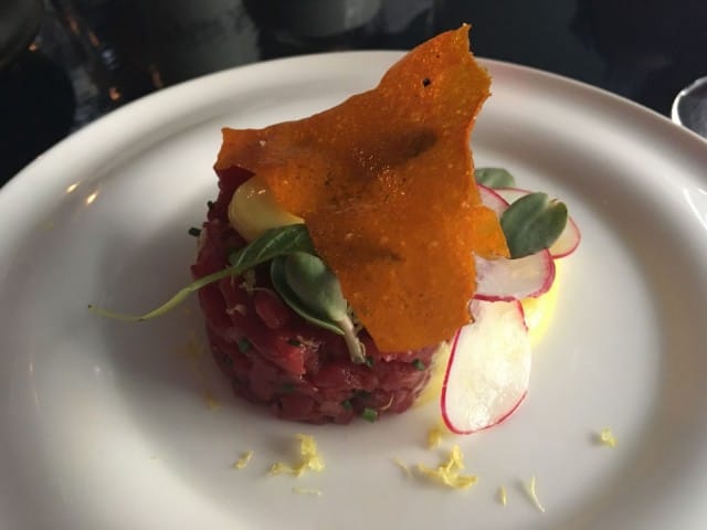 Wino: Tartar, hollandaisemajoneesia ja rapeaa porkkanaa