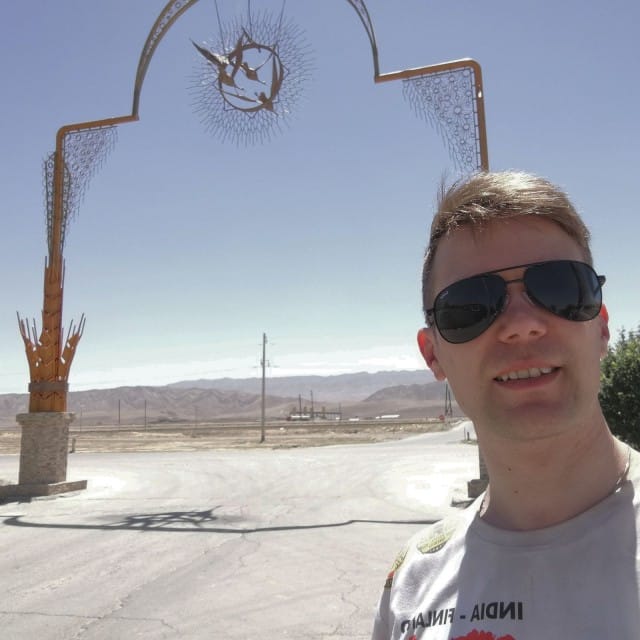 Iran on noiden vuorten takana. Iraniin on tästä 5 km matka. Lähemmäksi ei kuulemma kannata mennä.