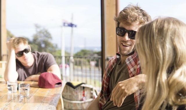 Suomi on menossa parempaan suuntaan. Ylivelkantuuminen ja kalliit kulutusluotot kuriin sekä enemmän säästämiseen sekä sijoittamiseen painottuvaa opetusta jo pienestä pitäen saattaa olla "se avain", joka kääntää kaiken.