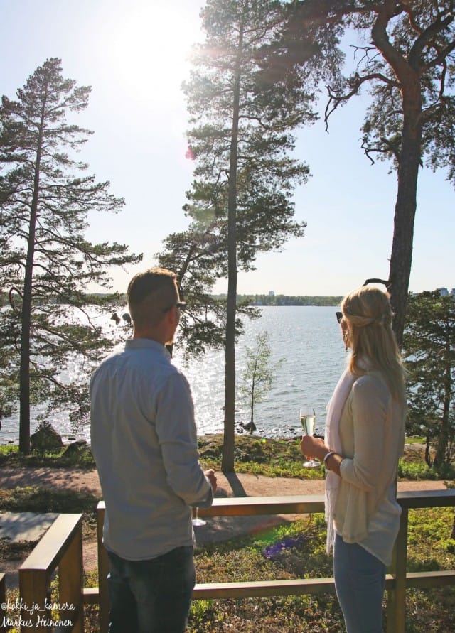 "Erittäin hyvä ravintola. Viehättävä merellinen miljöö, tyylikäs design, huipputaidetta ympärillä, luksusruokaa ja loistoviinejä sekä erinomaista palvelua."