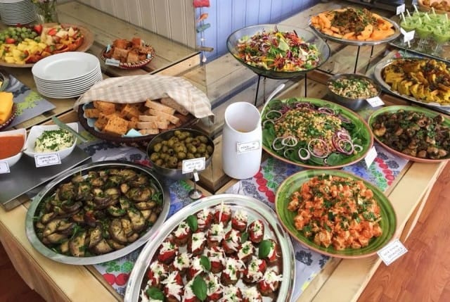 Vegaaninen lounas on houkutellut kävijöitä kauempaakin.