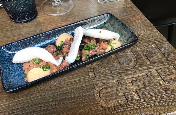 Korealaisittain maustettu härkätartar