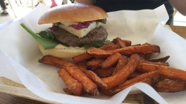 Little John saa makua Peltola blue sinihomejuustosta.