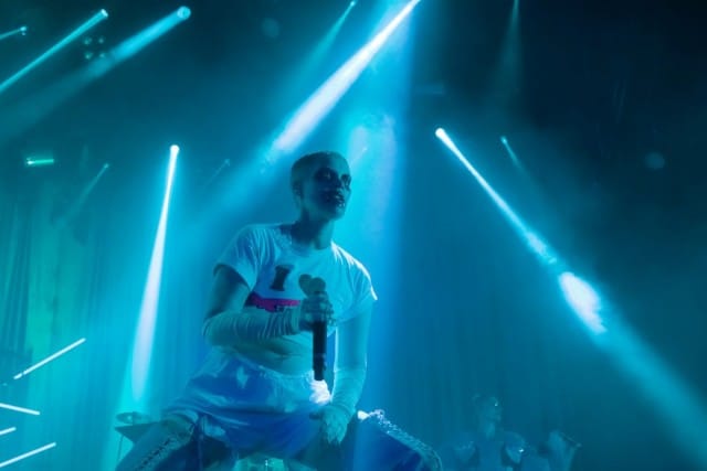 Fever Rayn lavapreesens oli vakuuttava ja keikka sai täyden Lapin Kulta Red Arenan tanssimaan.