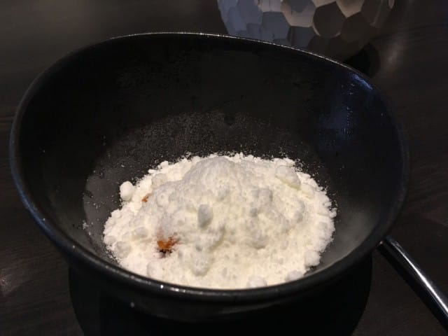 Frozen yoghurt 2013 pitää sisällään jogurttisorbettia, hunaja-sitruunaverbenamoussea, hunajakennoa, metsämustikkahilloa ja jogurttilunta.