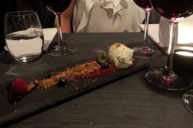 Dekonstruoitu salmiakkijuustokakku