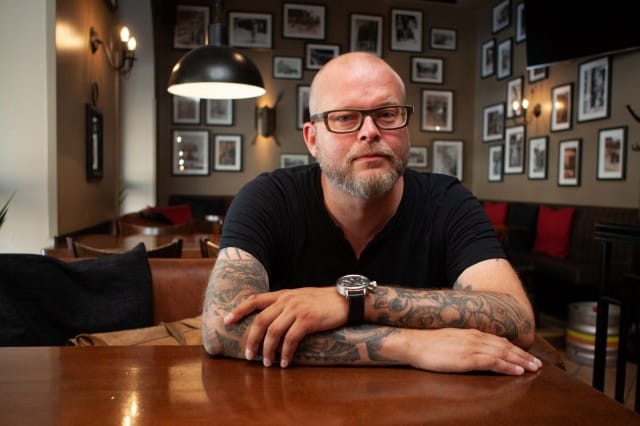 Mikko Lahtonen tunnetaan paitsi ravintola- myös musiikkipiireistä.