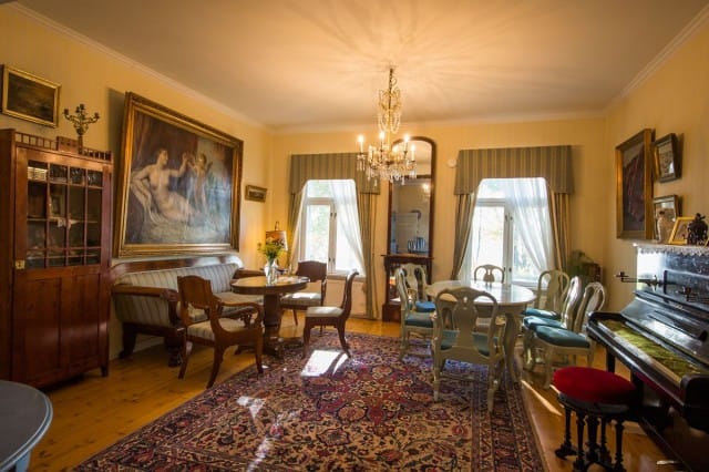 Lauttasaaressa sijaitseva Villa Salin tihkuu tunnelmaa.