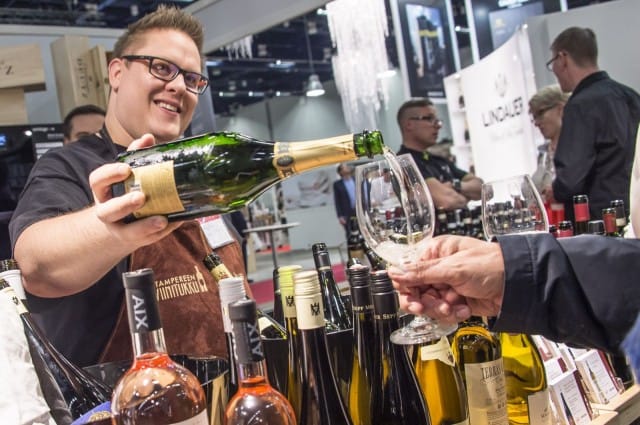 Viini ja Ruoka -messuilla on maisteltavana satoja erilaisia viinejä.