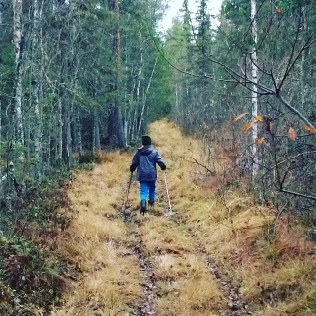 Liian moni meistä joutuu tänäänkin matkaamaan yksin. Vaikka oikeasti olemme täällä toinen toistamme varten.