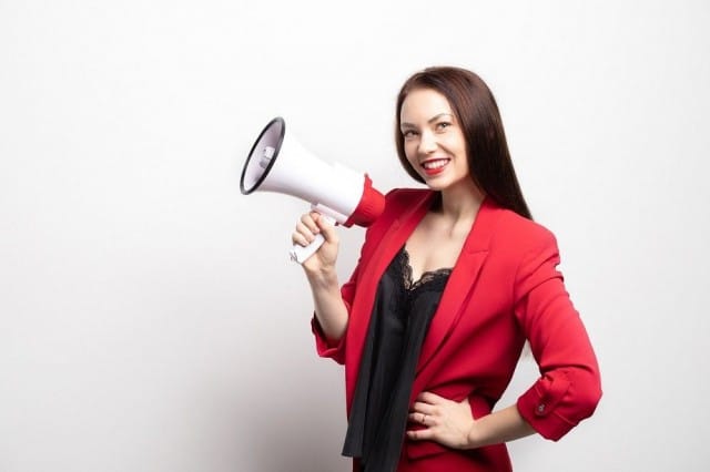 Taru Tammikallio työskentelee freelance-toimittajana sekä media-alan yrittäjänä. Suplan Tabu-podcastissa hän nostaa työelämän vaiettuja aiheita esiin.