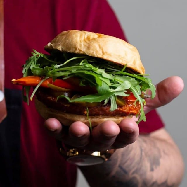 Bun2Bun muutti joulukuussa kaikki burgerinsa vegaanisiksi.