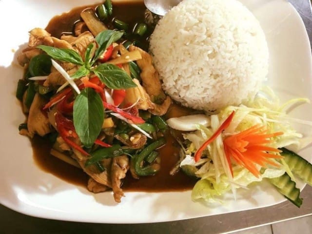 Kratae Thai Cuisinessa SYÖ!-tarjouksessa ovat kaikki pääruoat kanalla, tofulla tai naudanlihalla.