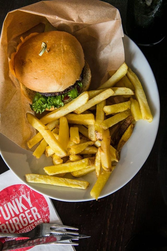 Tapiolan Funky Burgerissa SYÖ!dään kympillä 25.1.–7.2.