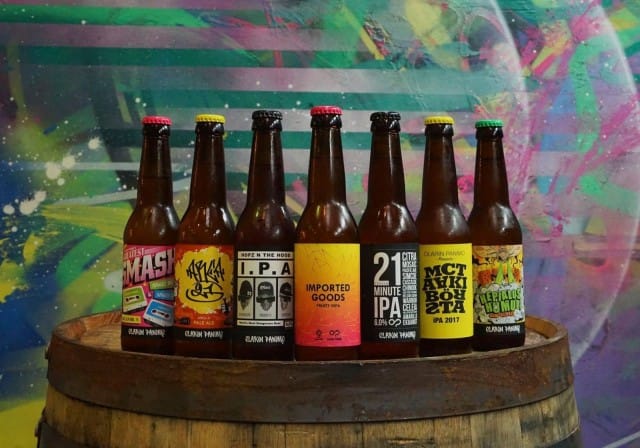 Kaupan puolelta saa ostaa pulloja myös mukaan.