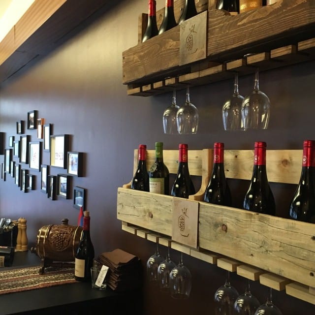 Tarjolla on luonnollisesti myös armenialaista viiniä.