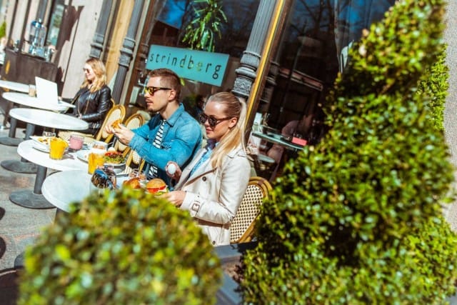 Strindberg tunnetaan erityisesti aurinkoisesta terassistaan.
