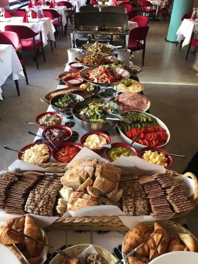 Viikonloppubrunssi on houkutellut Meiccuun myös nuoremman polven meilahtelaisia.