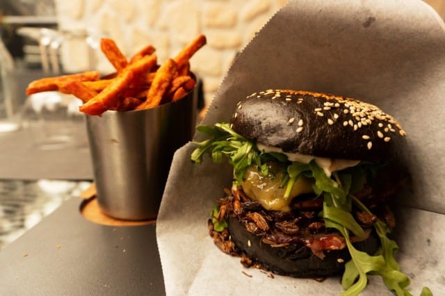 Bug burgerissa ei sirkkoja ole säästelty.