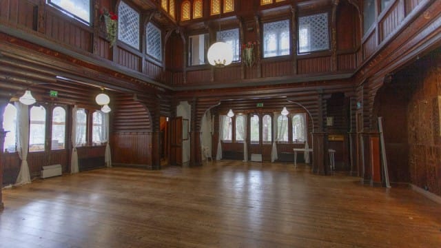 Ravintolan juhlatila soveltuu hyvin myös yksityistilaisuuksiin, kuten hääjuhliin.