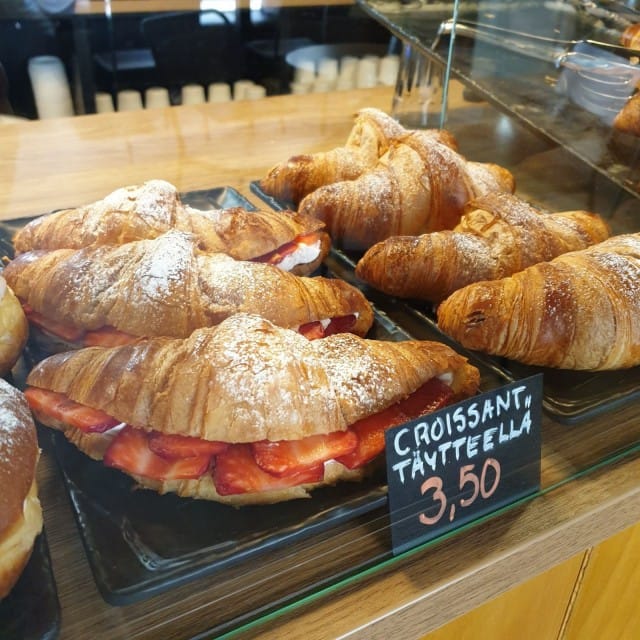Jopa croissantit leivotaan alusta asti paikan päällä.