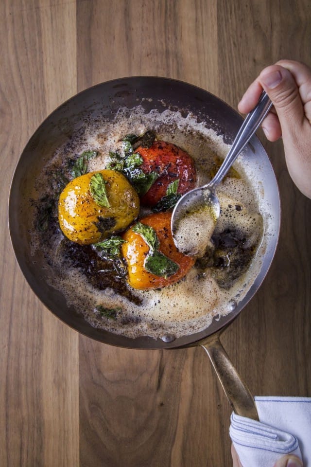 Jorge Vallejo taikoo yksinkertaisistakin raaka-aineista syviä makuja esille.