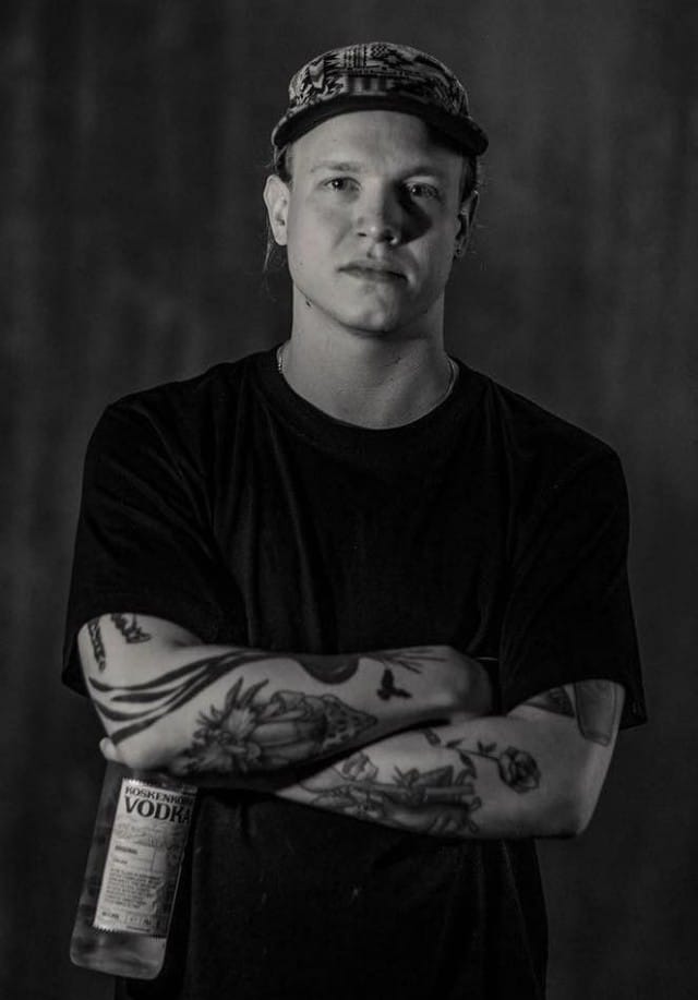 Riku Ruuskanen viihtyy parhaiten ravintoloissa, joissa ruoka on simppeliä ja joihin voi jäädä jatkamaan iltaa vielä ruokailun jälkeenkin.