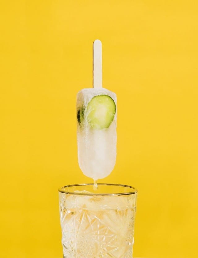 Poptaileja voi nauttia myös drinkkien lisukkeena.