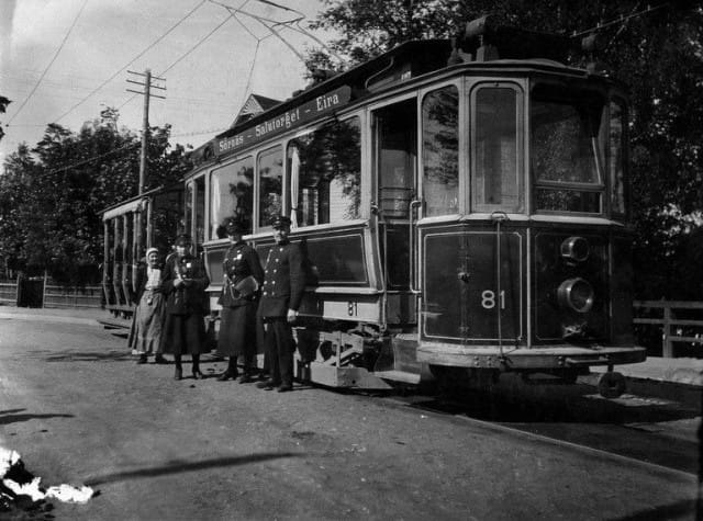Meno on muuttunut raitiovaunuissakin vuosien varrella. Muutaman vuoden päästä Helsingissä liikenne rullaa jo uusilla pikaraitioteillä.