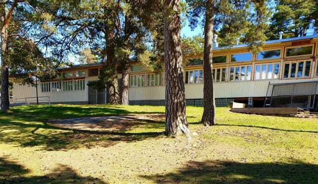 Parakkimainen kylätalo ei suinkaan innosta kaikkia töölöläisiä.