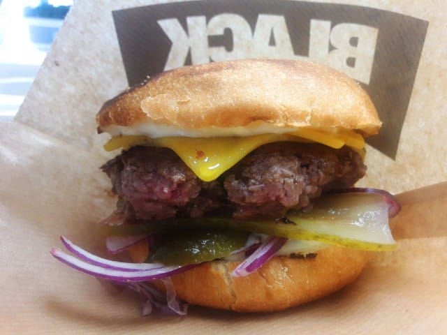 Cheese burgerin pihvissä on naudan rintaa ja etuselkää.