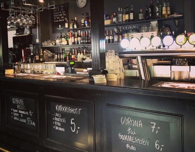 Wiskarilassa voi maistella Arttu Wiskarin biisien mukaan nimettyjä drinkkejä.