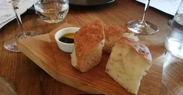 Itsetehty focaccia oli erinomaisen kuohkeaa